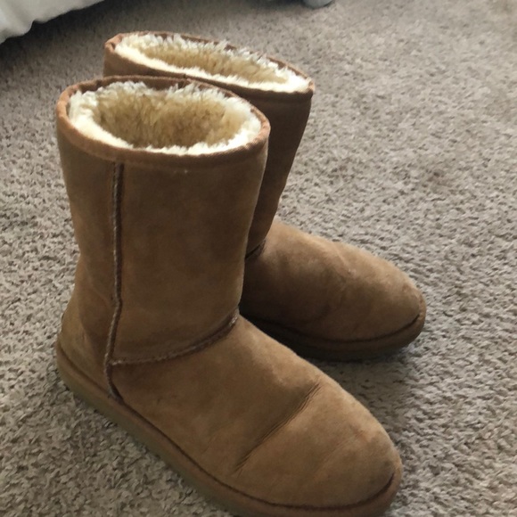 Classic Short Chestnut UGG Boots size 8 - Picture 3 of 6